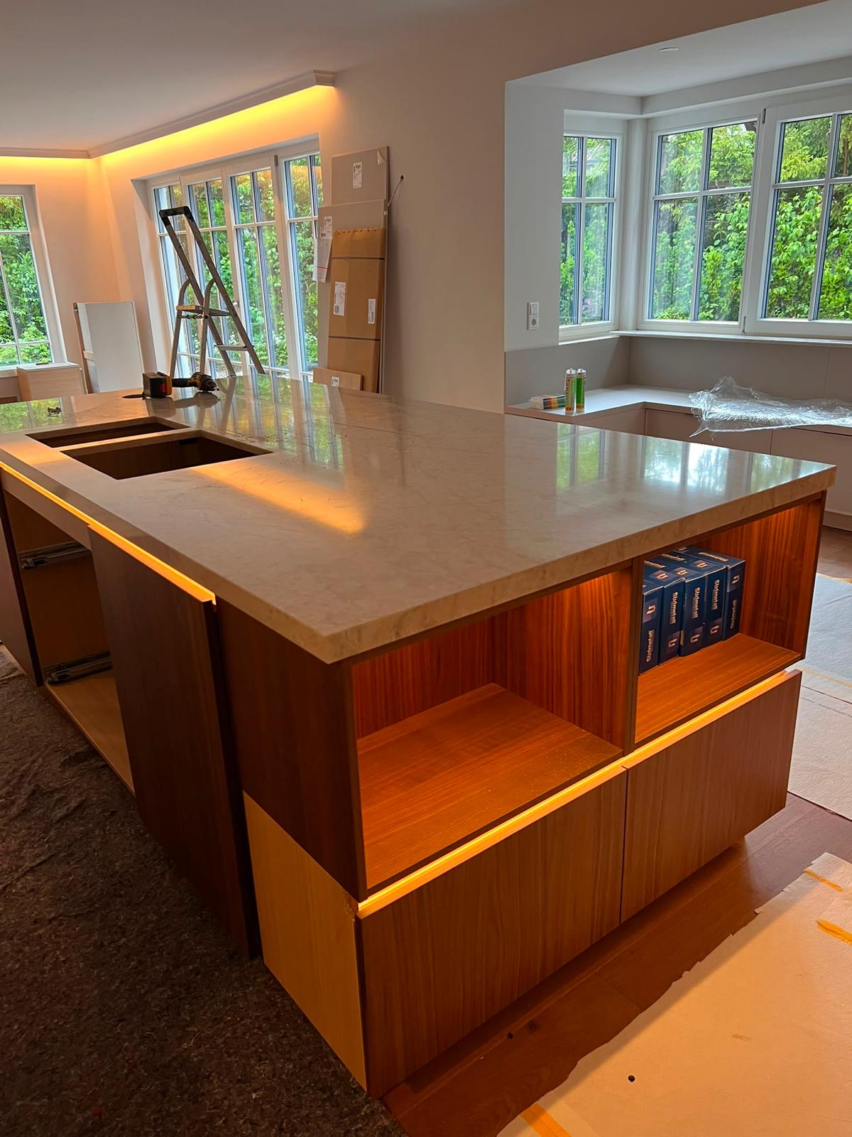 Insulă quartz crem cu LED